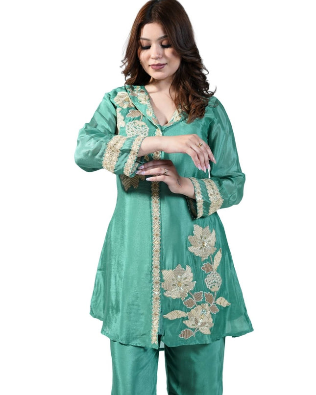 Chinnon on Thread Work Coord Set